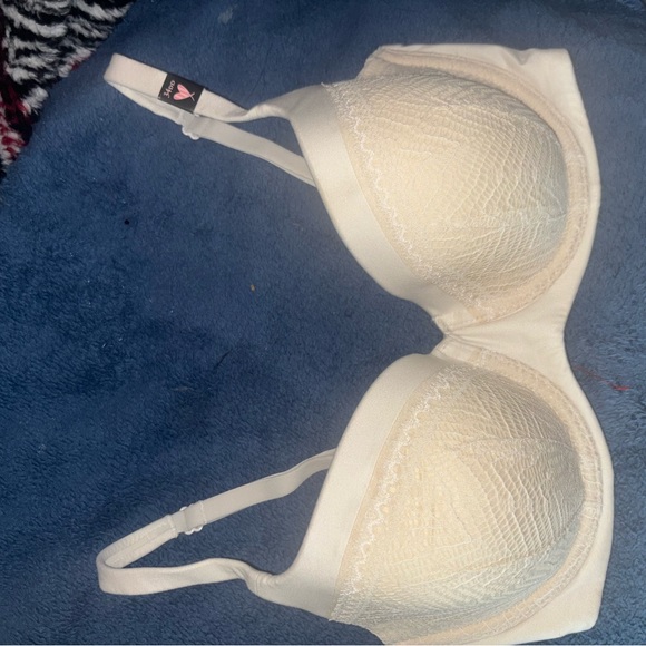 Victoria's Secret Other - victoria’s secret 34DD/E75 bra, new with tags